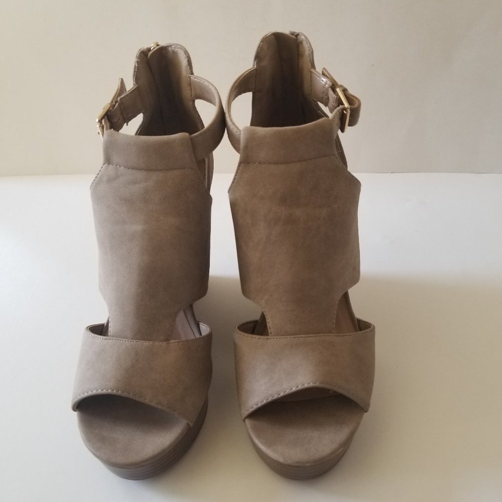 Parker & Sky Tan Leather Peep Toe  Wedge Size 8